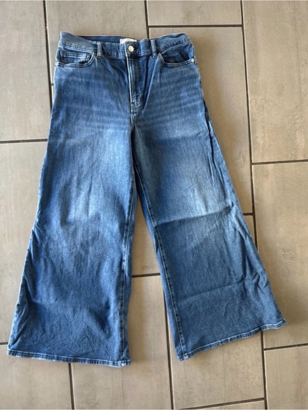 Frame Denim Wide-Leg Flare Jeans in Medium Blue